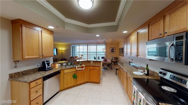 Building Photo - 3 br, 2 bath Condo - 2104 West First Stree...