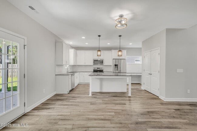 Building Photo - 556 Transom Wy