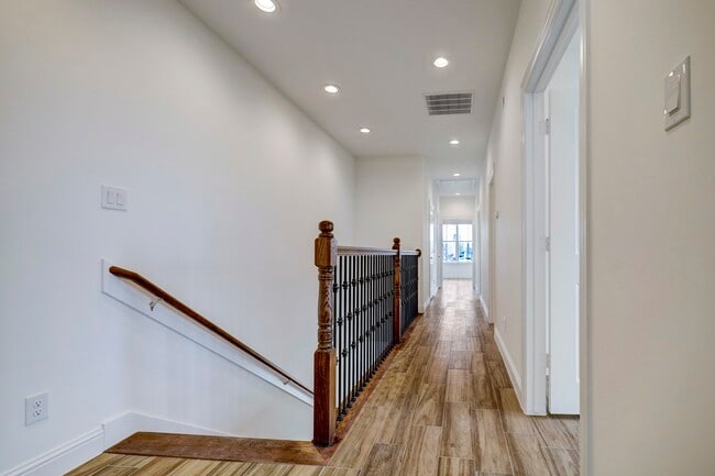 Building Photo - 2133 Naomi St