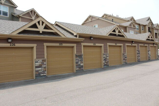 Building Photo - Chatfield Bluffs Condo w/ 3 BR/3 BA!!
