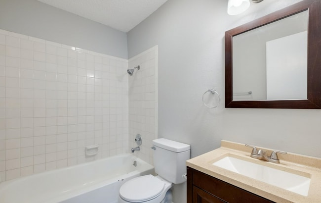 Building Photo - 5806 Rue Royale