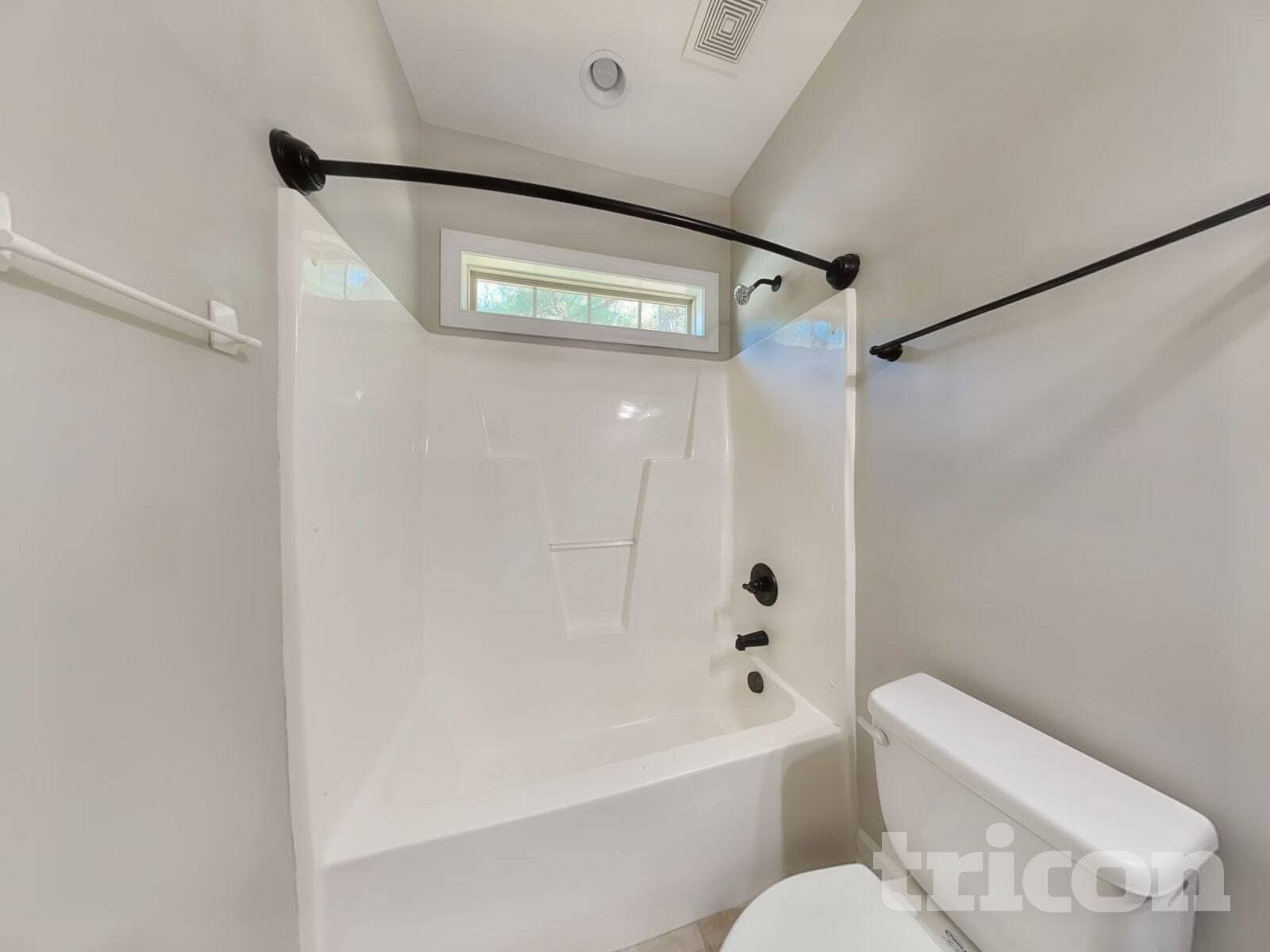 Building Photo - 102 Pinewinds Ct