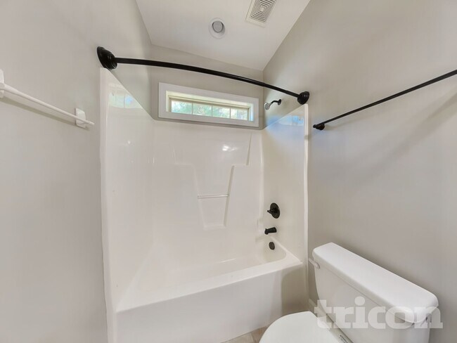 Building Photo - 102 Pinewinds Ct