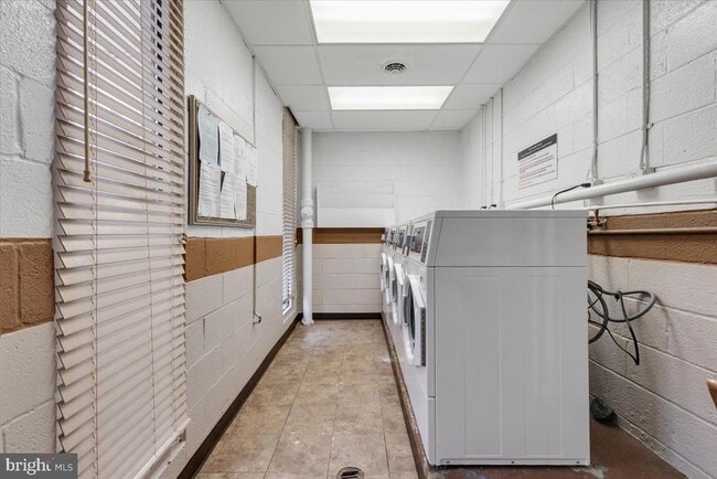 Building Photo - 4520 King St