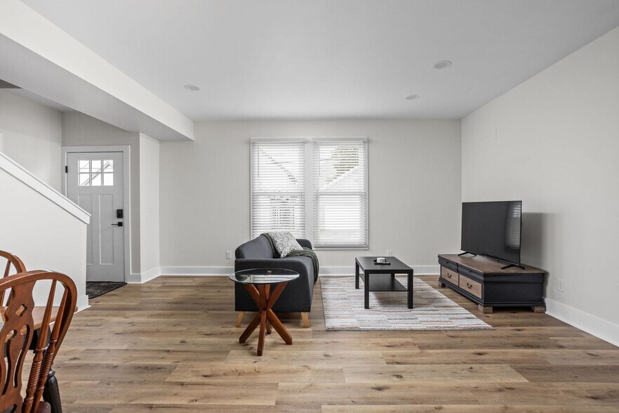 Building Photo - 844 Camp St