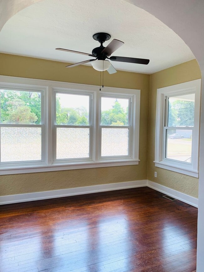 Building Photo - 2 Schonhardt St