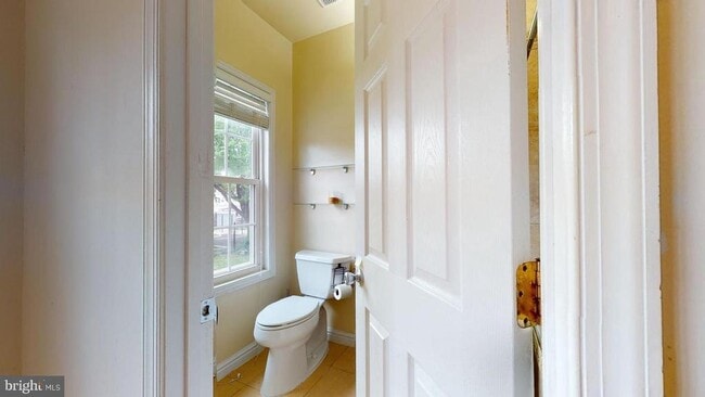 Building Photo - 615 16th St NE