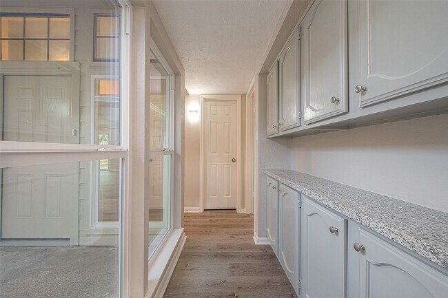 Building Photo - 15638 Schumann Ln