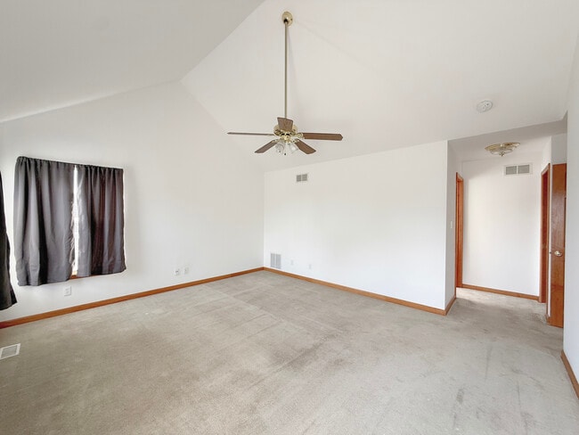 Building Photo - 1278 Knolls Ave S