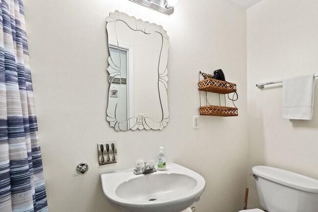 Building Photo - 1890E Auburn Ln