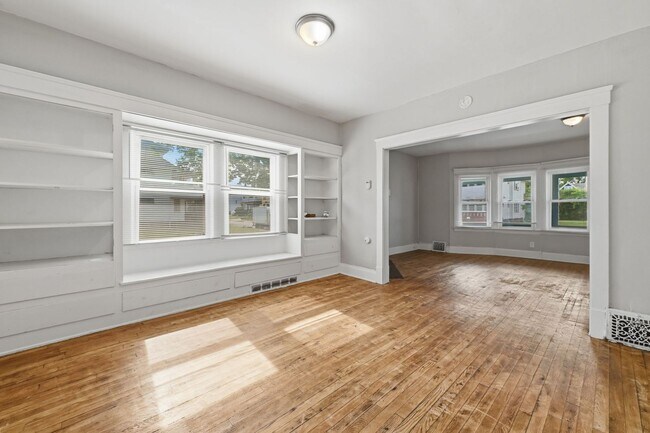 Building Photo - 11611 Fairport Ave