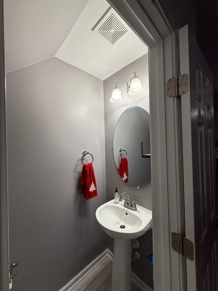 Building Photo - 161 Buchanan Ln