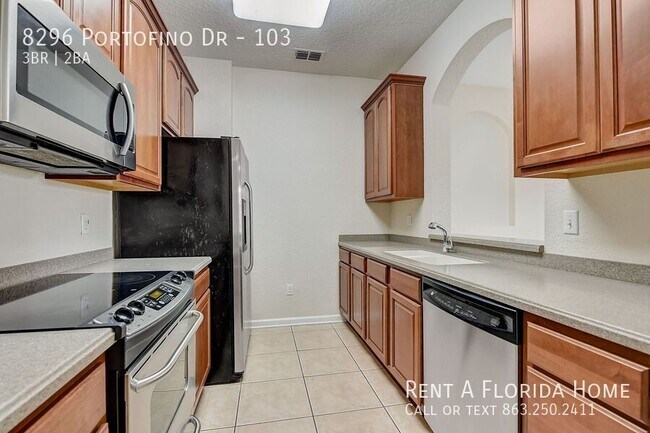 Building Photo - 8296 Portofino Dr