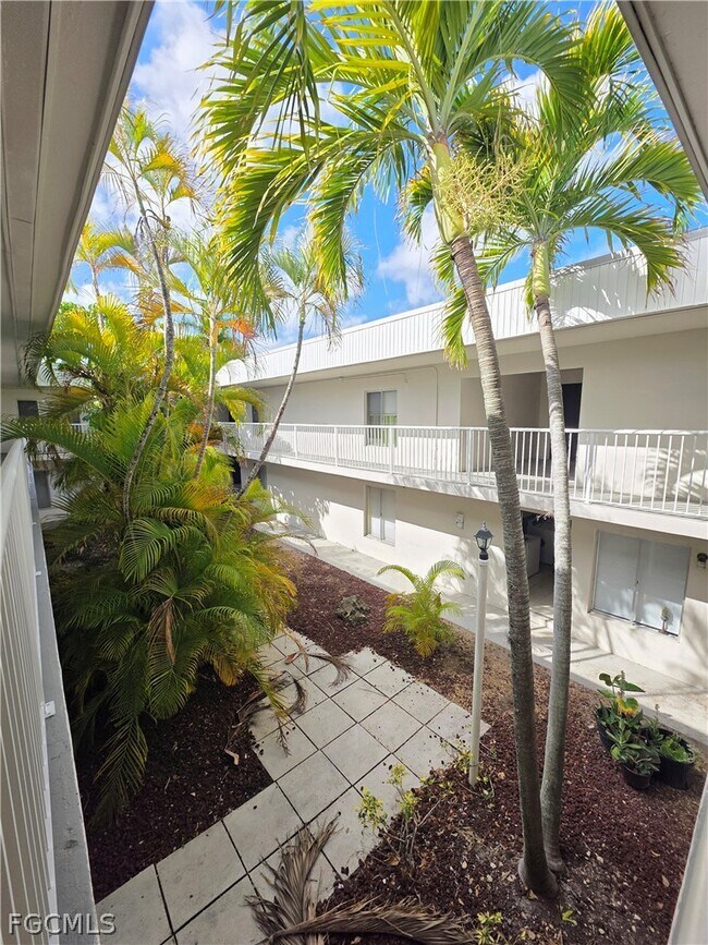 Building Photo - 1830 Maravilla Ave