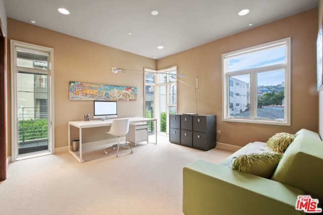 Building Photo - 447 N Doheny Dr