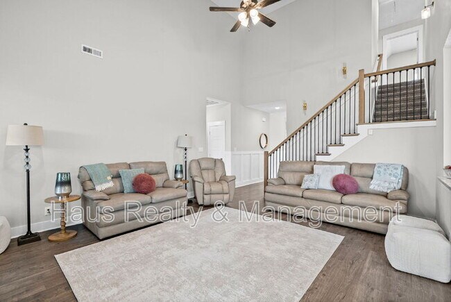 Building Photo - 538 Fieldview Wy