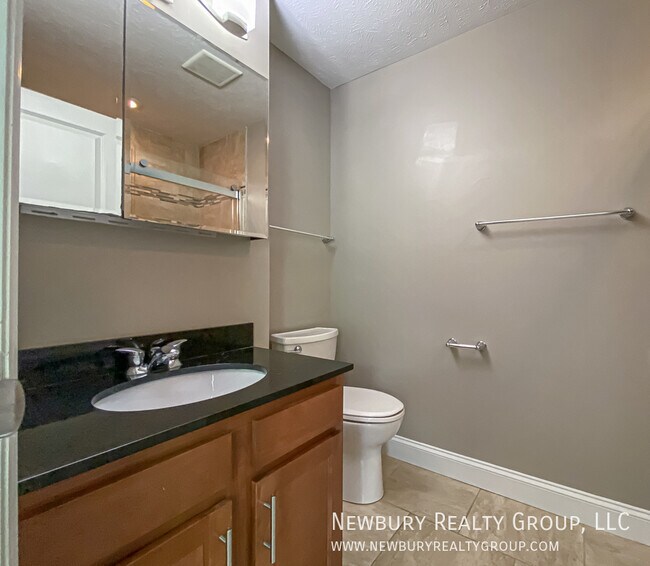 Building Photo - 147 Banksville Pl