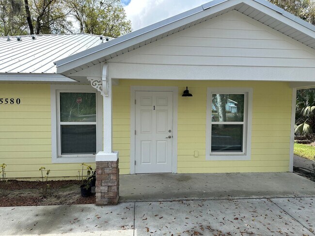 Building Photo - 5580 NE 35th St