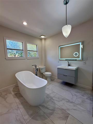 Building Photo - 4810 Victor St