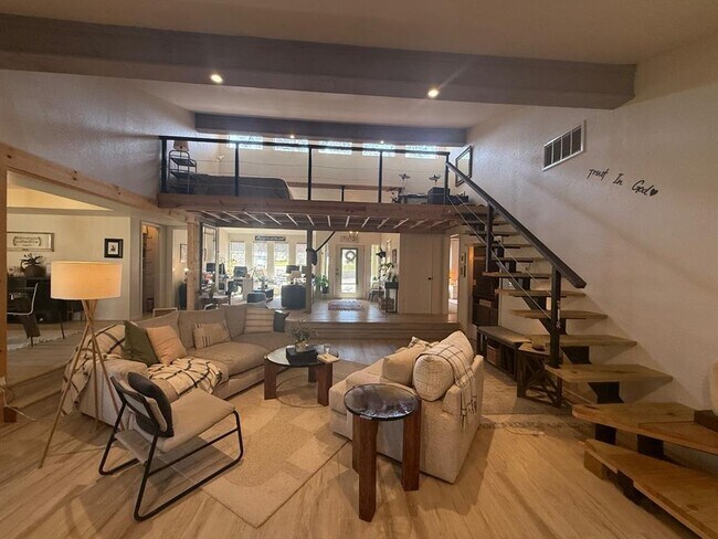 Building Photo - 1925 Plaza District Dr