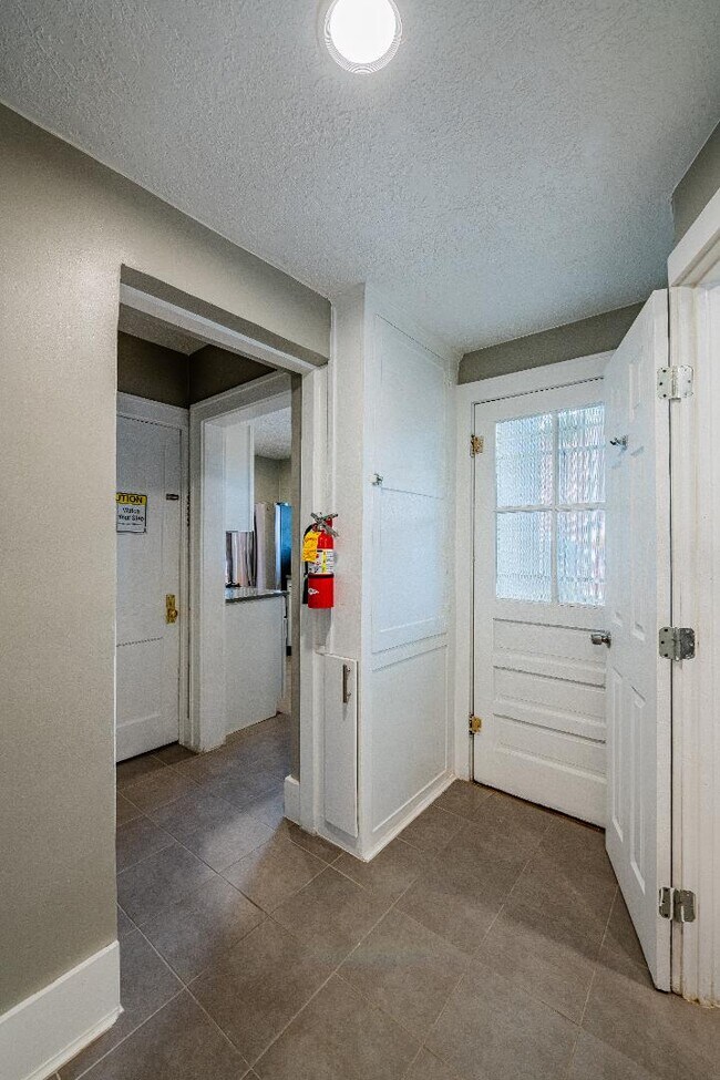 Building Photo - 722 Marquette Ave NW