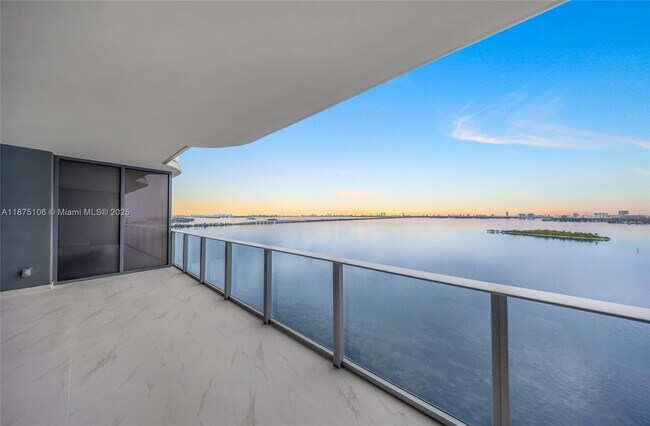 Building Photo - 700 NE 24th St