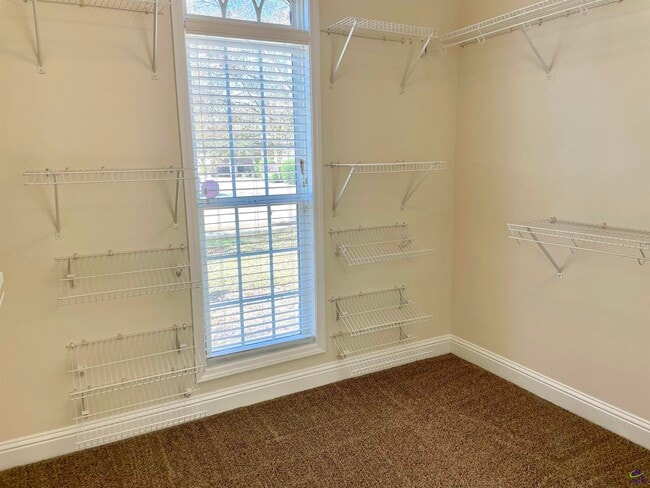 Building Photo - 300 Pembroke Pointe