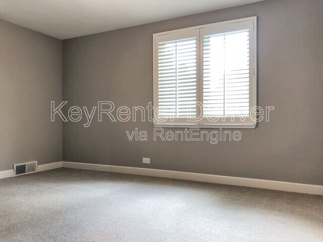 Building Photo - 1010 S Fillmore Way