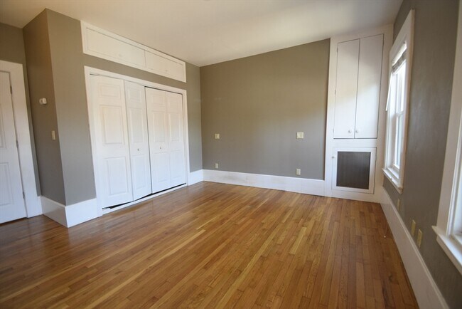 Building Photo - 1402 Beacon St