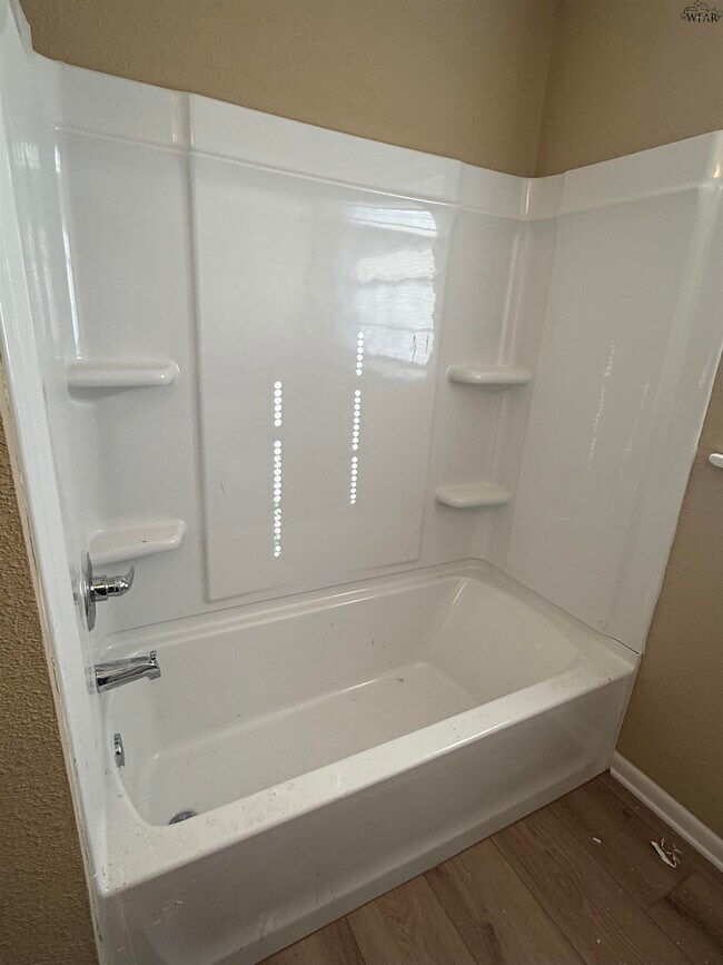 Building Photo - 1325 Oakhurst Dr