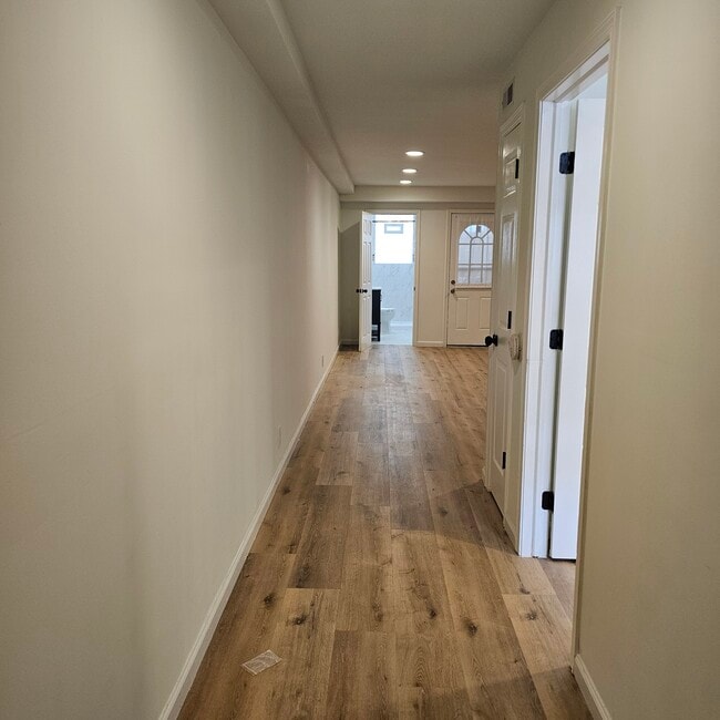 Building Photo - 14 Laidlaw Ave