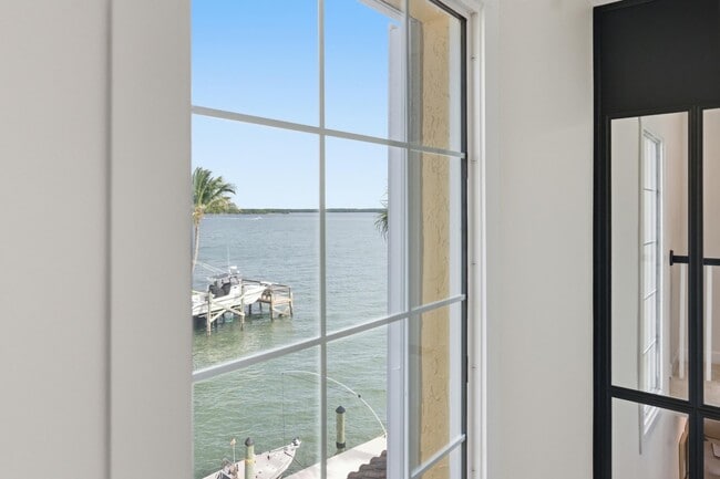 Building Photo - 1155 Lake Shore Dr