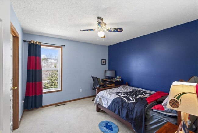 Building Photo - 15275 Plumstone Dr
