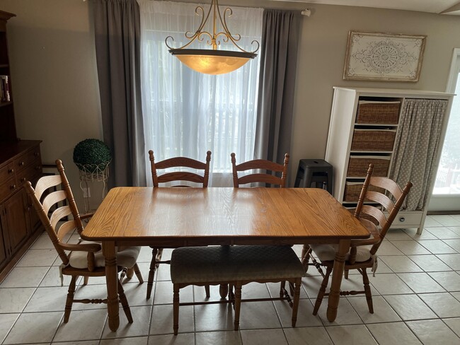 Building Photo - 1098 Forest Lake Terrace