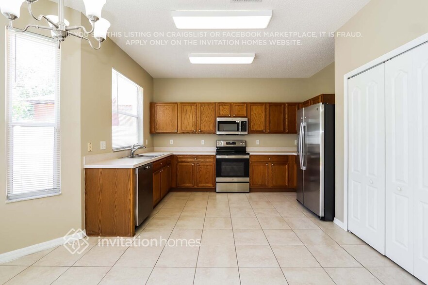 Building Photo - 11429 Village Brook Dr