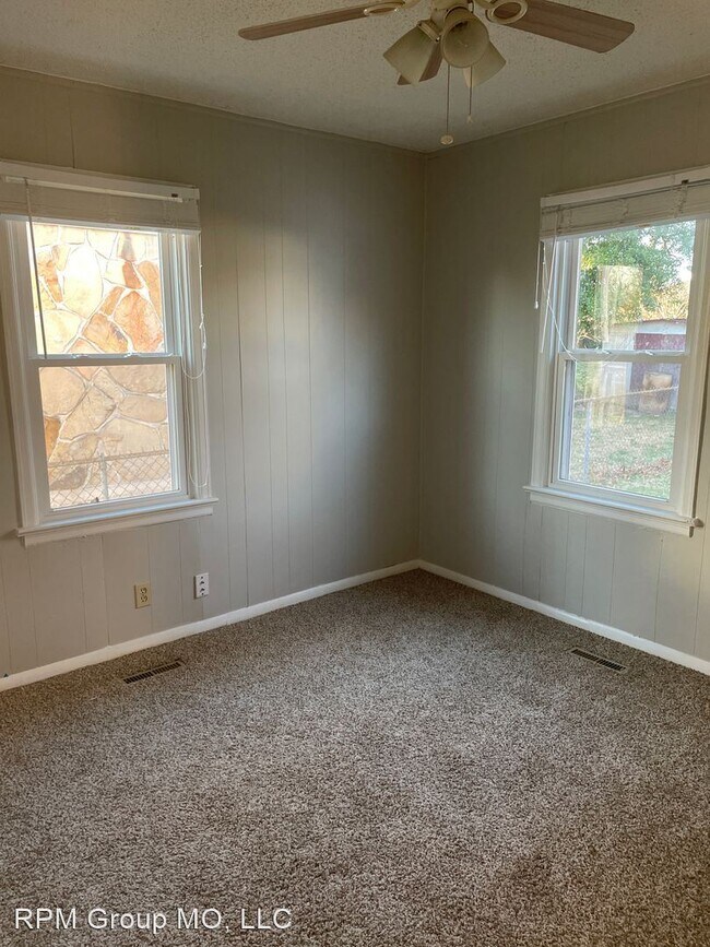 Building Photo - 4 br, 1.5 bath House - 1637 E Blaine Street