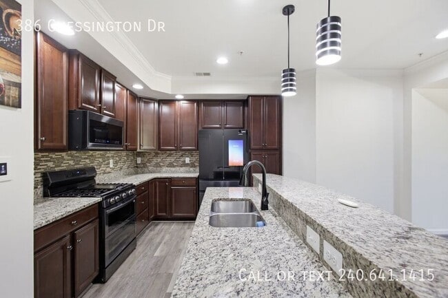 Building Photo - 386 Chessington Dr