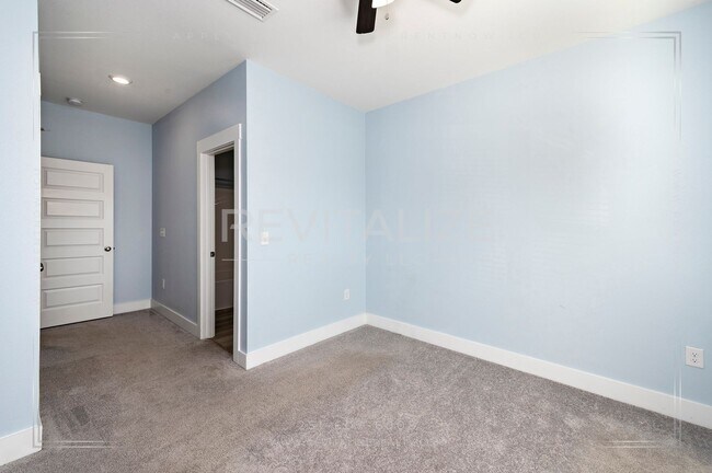 Building Photo - Charming Gold Fortified Home in Live Oak E...