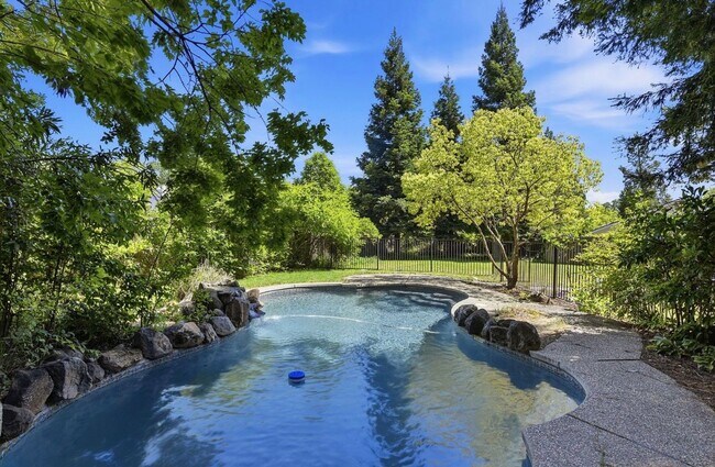 Building Photo - Wonderful 4bd/2.5ba Cameron Park Home with Pool and RV Access!