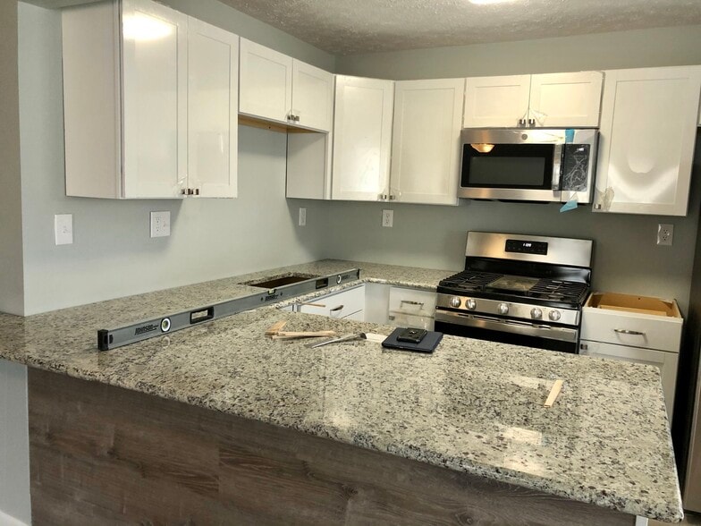 Building Photo - 1333 W 67th St