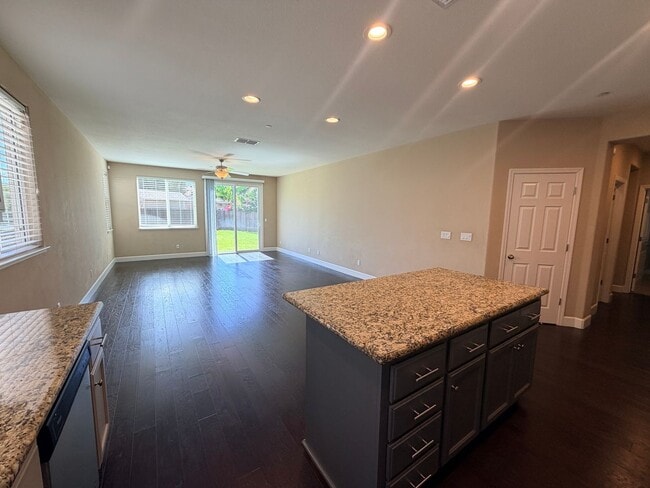 Building Photo - 1587 Manzanita Way