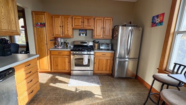 Building Photo - 1712 W 3rd St