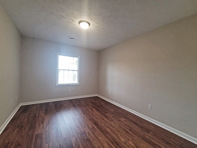 Building Photo - 316 Jones Ln