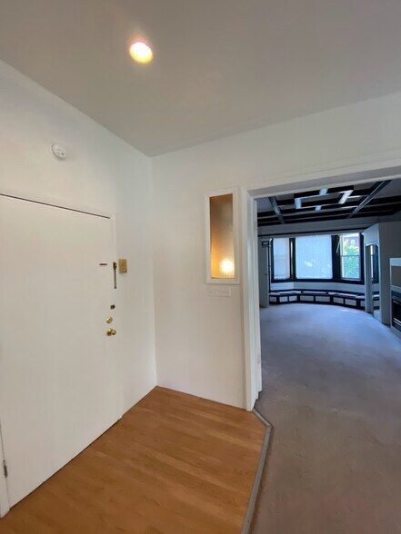 Building Photo - 370 S Negley Ave