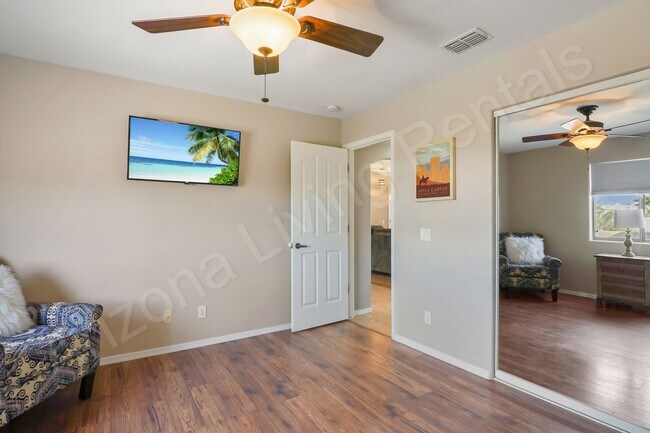 Building Photo - FURNISHED AVAILABLE THROUGH SEPTEMBER 2026