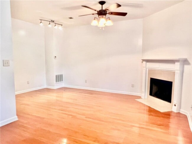 Building Photo - 1212 Primrose View Cir NW