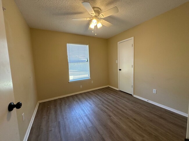 Building Photo - **24 hour notice to show** Welcome to this charming 3-bedroom, 2-bathroom home located in the hea...