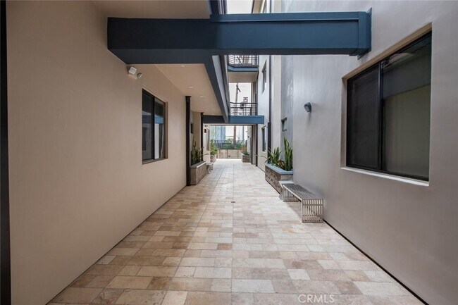 Building Photo - 330 Salem St