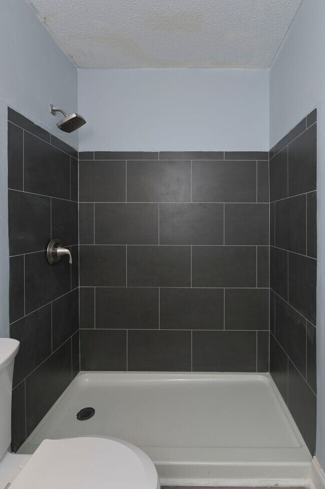 Building Photo - Beautifully Updated 3BR Home Minutes from Fort Jackson, VA Hospital & I-77