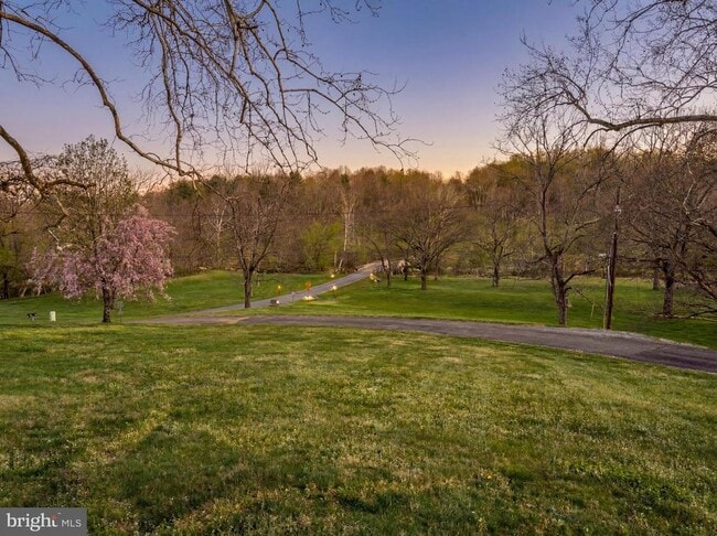 Building Photo - 37899 Snickersville Turnpike